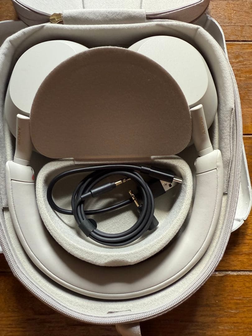 SONYワイヤレスヘッドホン WH-XM5プラチナシルバー