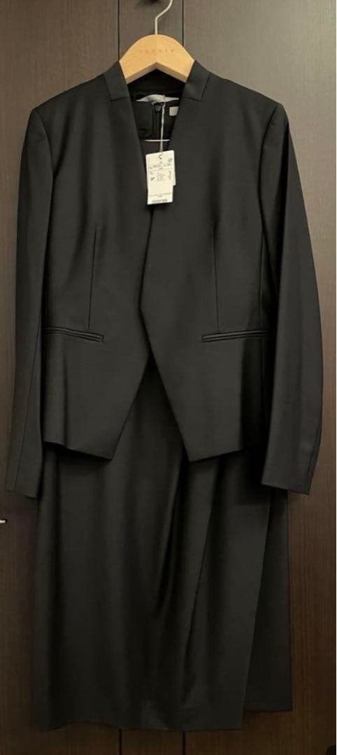 最終値下げ！卒業式に！新品theory フォーマルスーツ　黒　40
