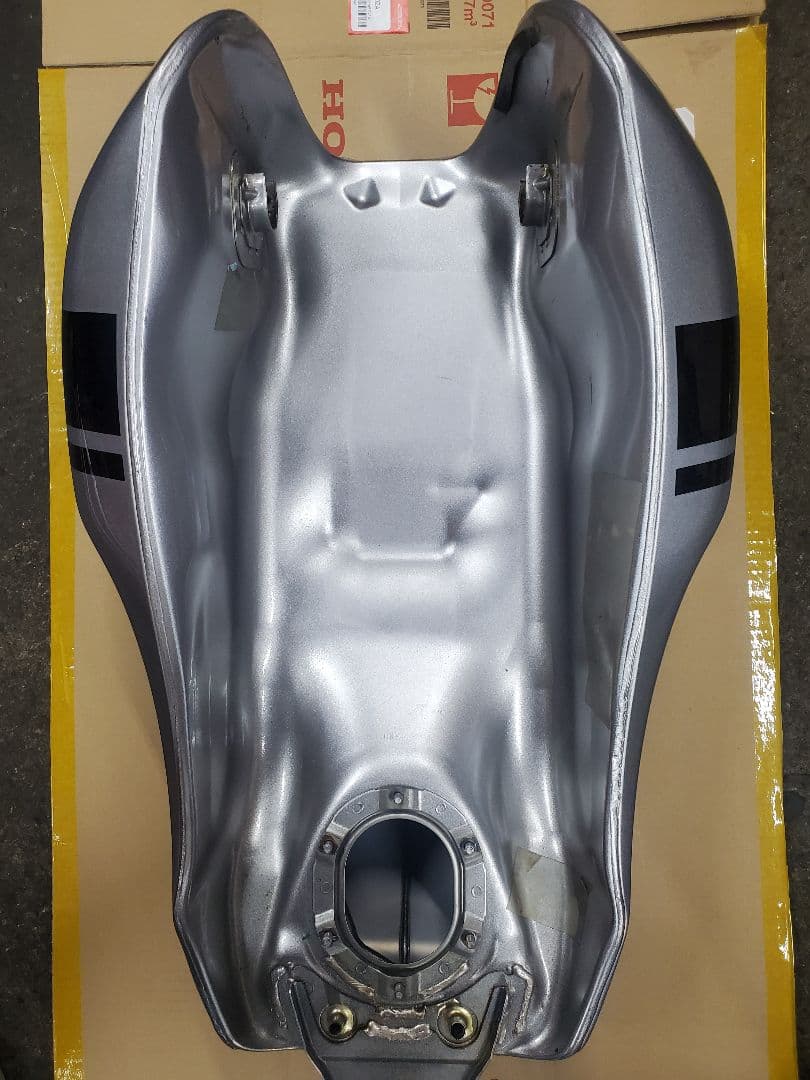 ホンダ CB1100RS用 純正タンク サイドカバー　美品