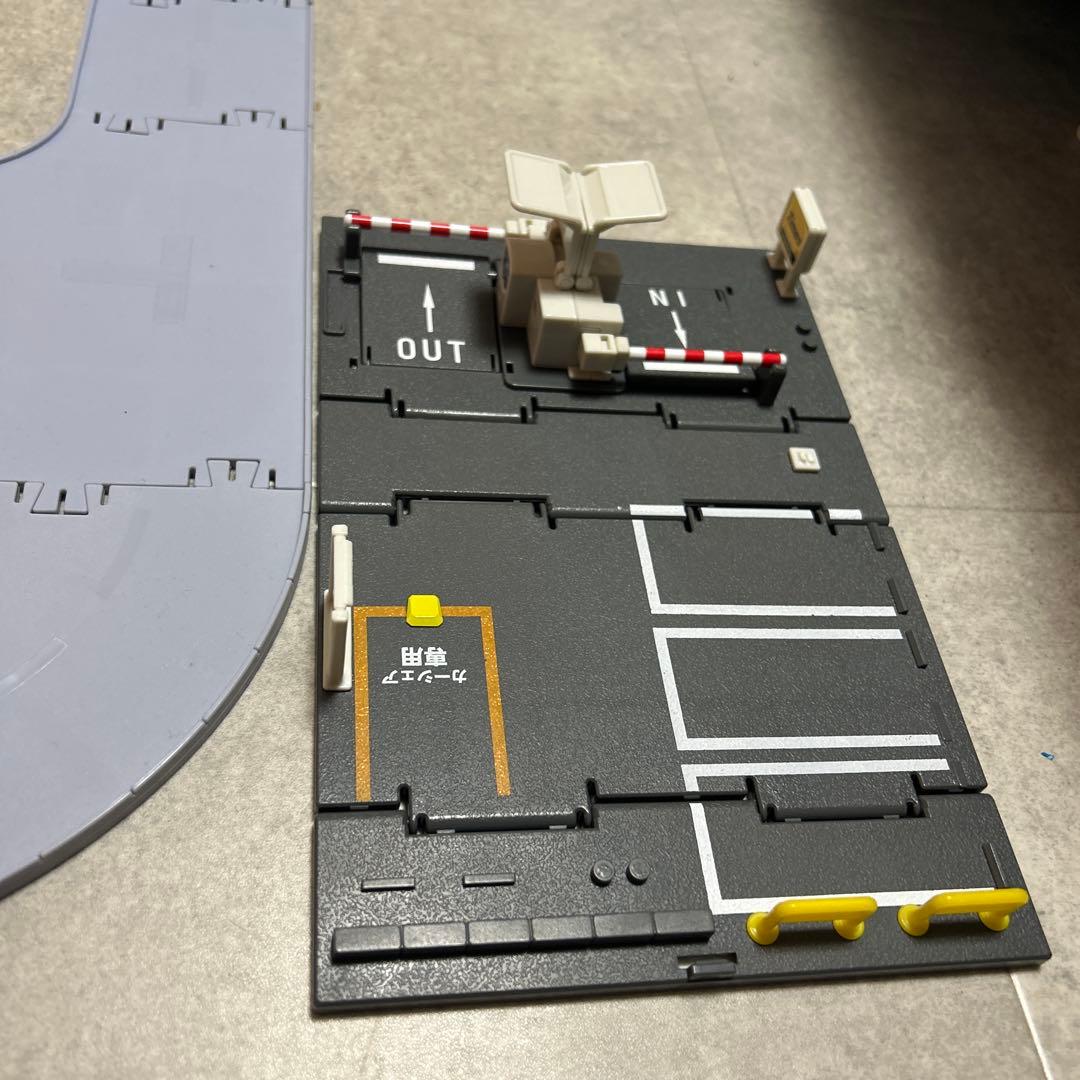 まとめ売りミニカー47台と駐車場・道路セット　トミカ　tomica