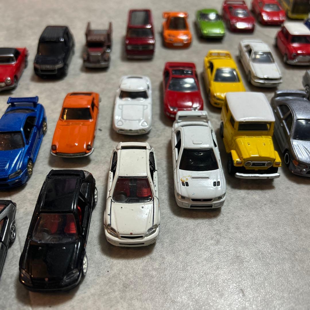 まとめ売りミニカー47台と駐車場・道路セット　トミカ　tomica