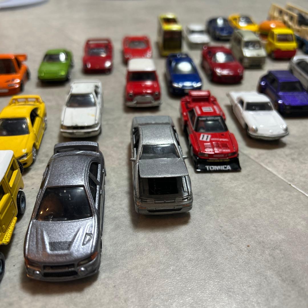 まとめ売りミニカー47台と駐車場・道路セット　トミカ　tomica