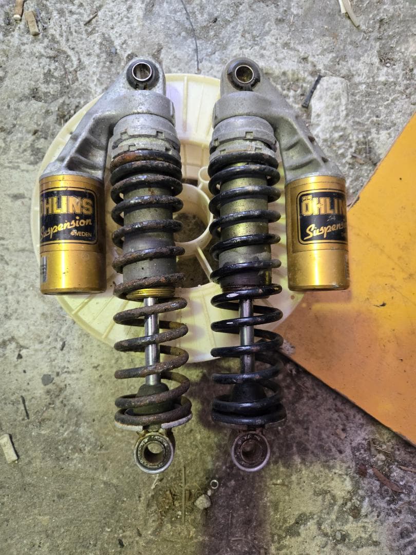 Öhlins サスペンション ゴールド シルバー