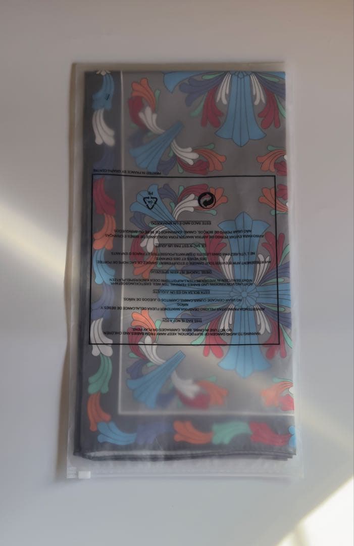 新品未使用春物クロムハーツ　柄chクロス大判スカーフ 100cm×100cm