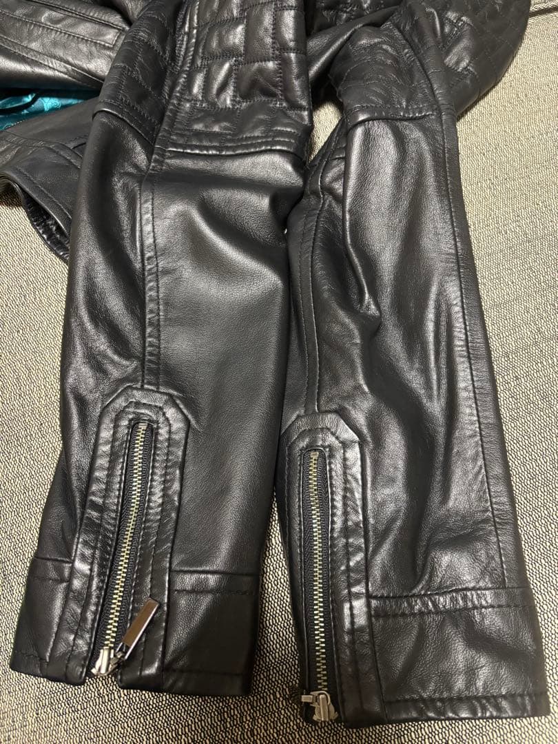 【VIVIENNE TAM】 ヴィヴィアンタム　ライダージャケット(羊革)