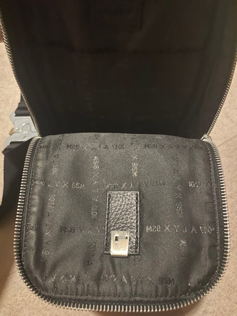 アリクス　ショルダーバック