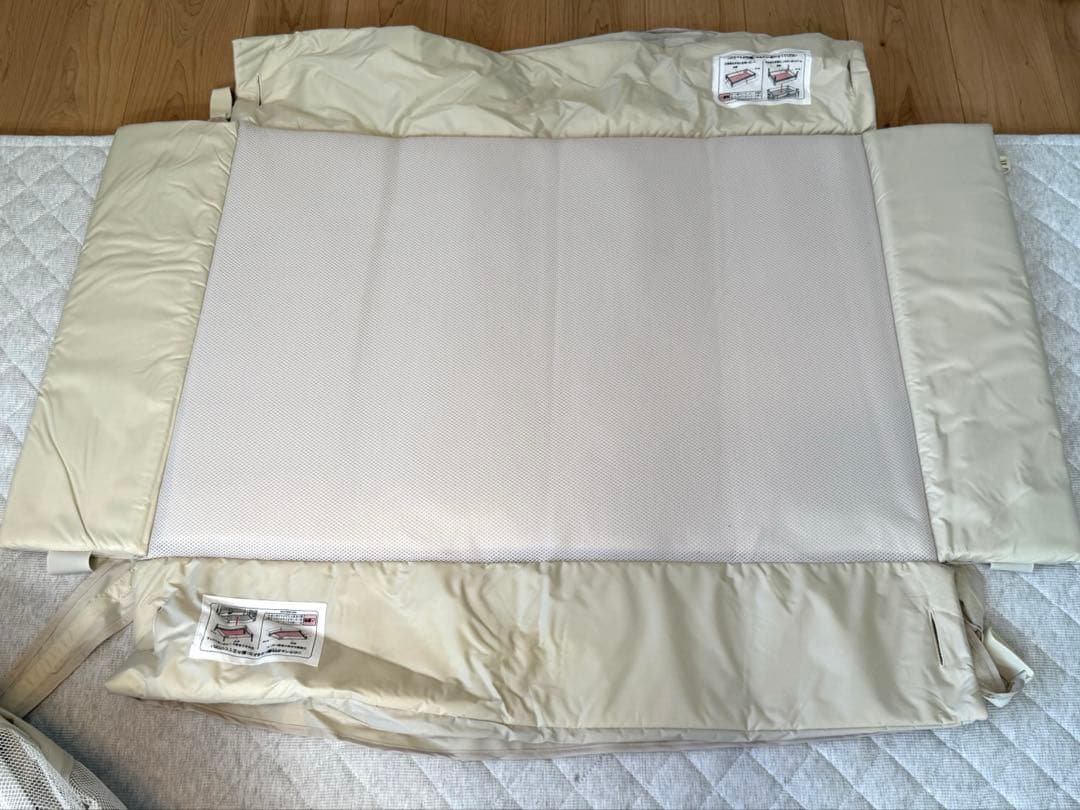 アップリカ　ココネルエアー　ミルクホワイト　ベビーベッド　折りたたみ