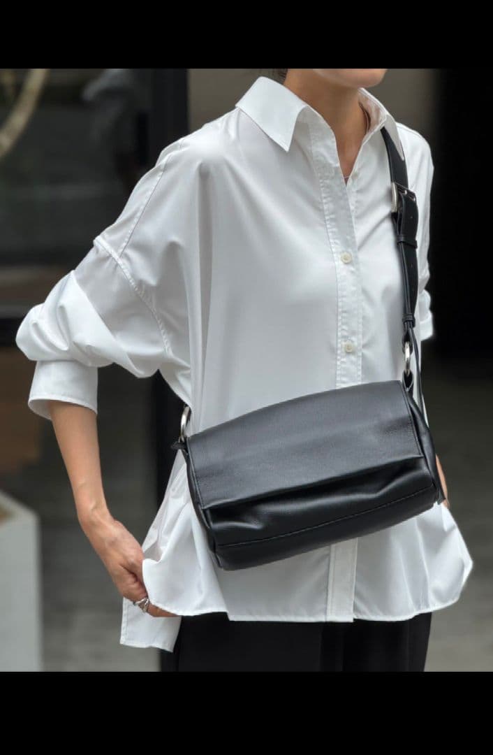 【新品 未使用】BEARDSLEY ビアズリー レザーボディバッグ ブラック