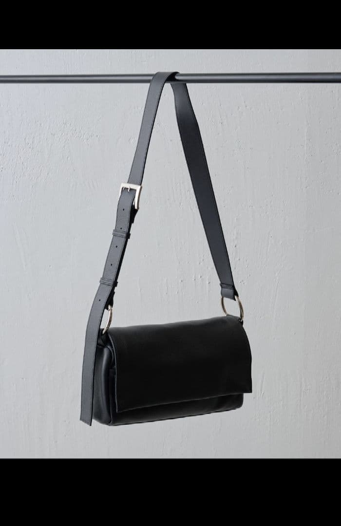 【新品 未使用】BEARDSLEY ビアズリー レザーボディバッグ ブラック