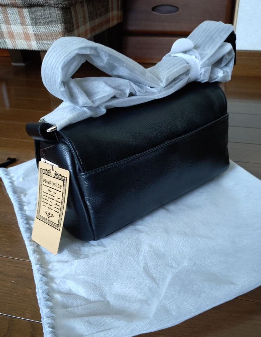 【新品 未使用】BEARDSLEY ビアズリー レザーボディバッグ ブラック