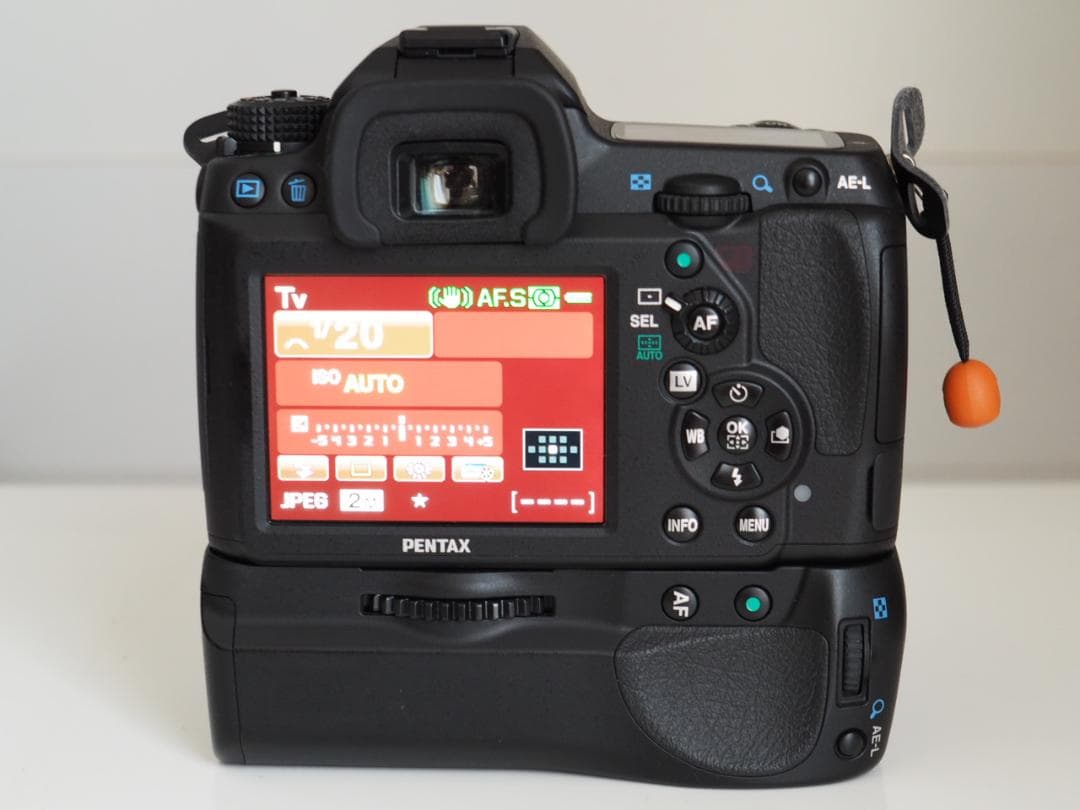 PENTAX K-5iis　バッテリーグリップと単焦点レンズセット