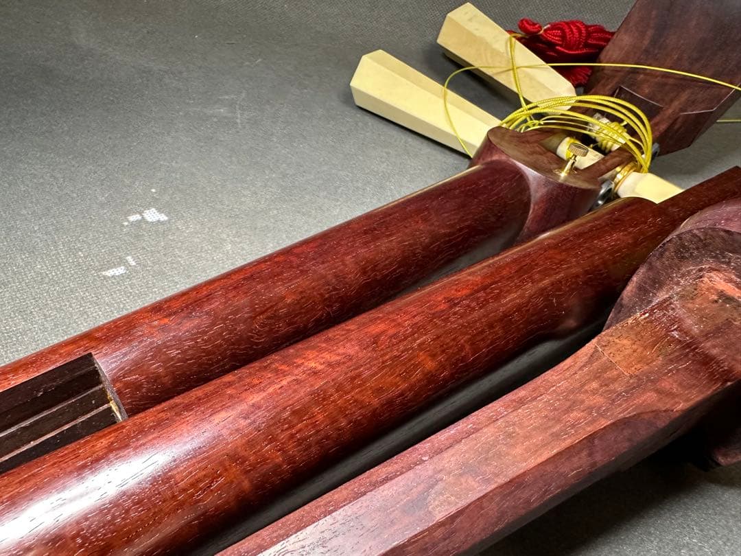 津軽三味線　太棹　紅木紫檀製　天然素材 　弦楽器　民謡 伝統楽器