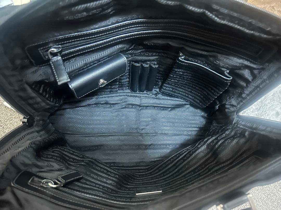 【PRADA】ビジネスバッグ　三角ロゴプレート　ナイロン　ブラック