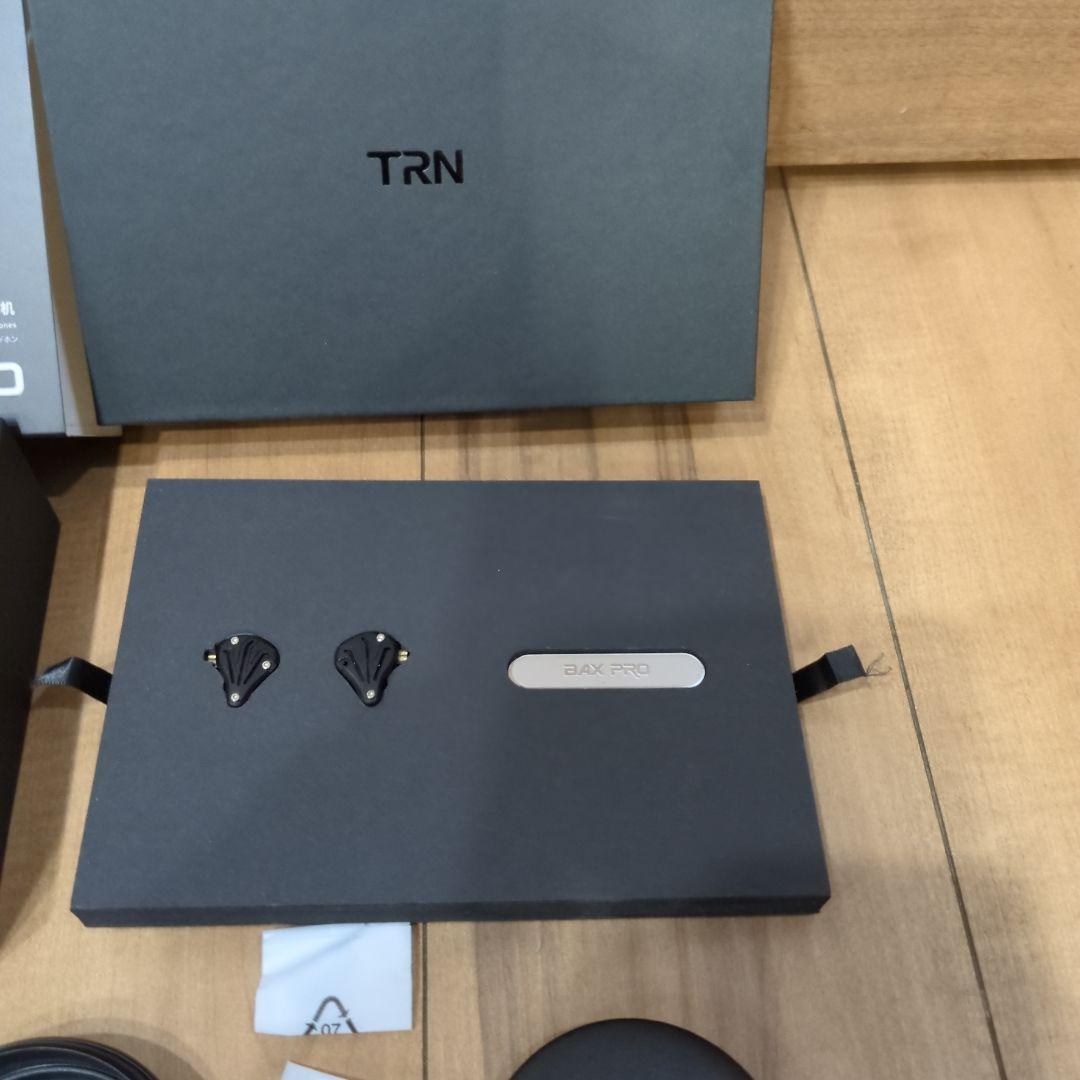 TRN BAX Pro 2EST+2BA+DD イヤホン　ネジ欠品有り
