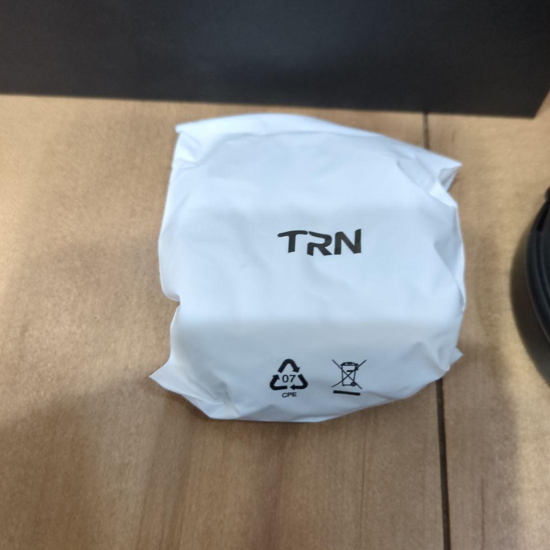 TRN BAX Pro 2EST+2BA+DD イヤホン　ネジ欠品有り
