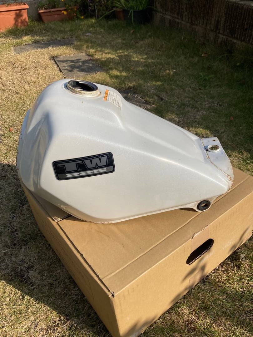 TW２２５　TWタンク　バイクタンク　燃料タンク　内部錆無し！へこみ無し！