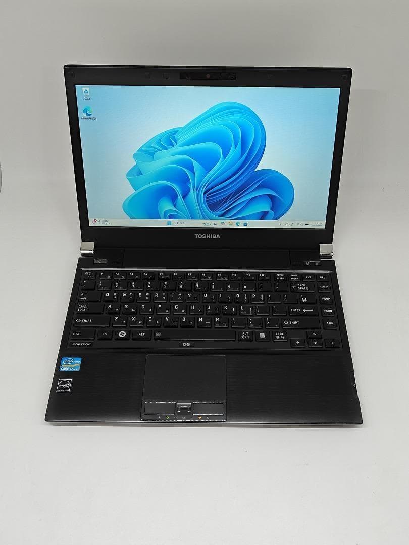 【東芝】爆速 Corei7/新品SSD256GB ノートパソコン 13.3 E1