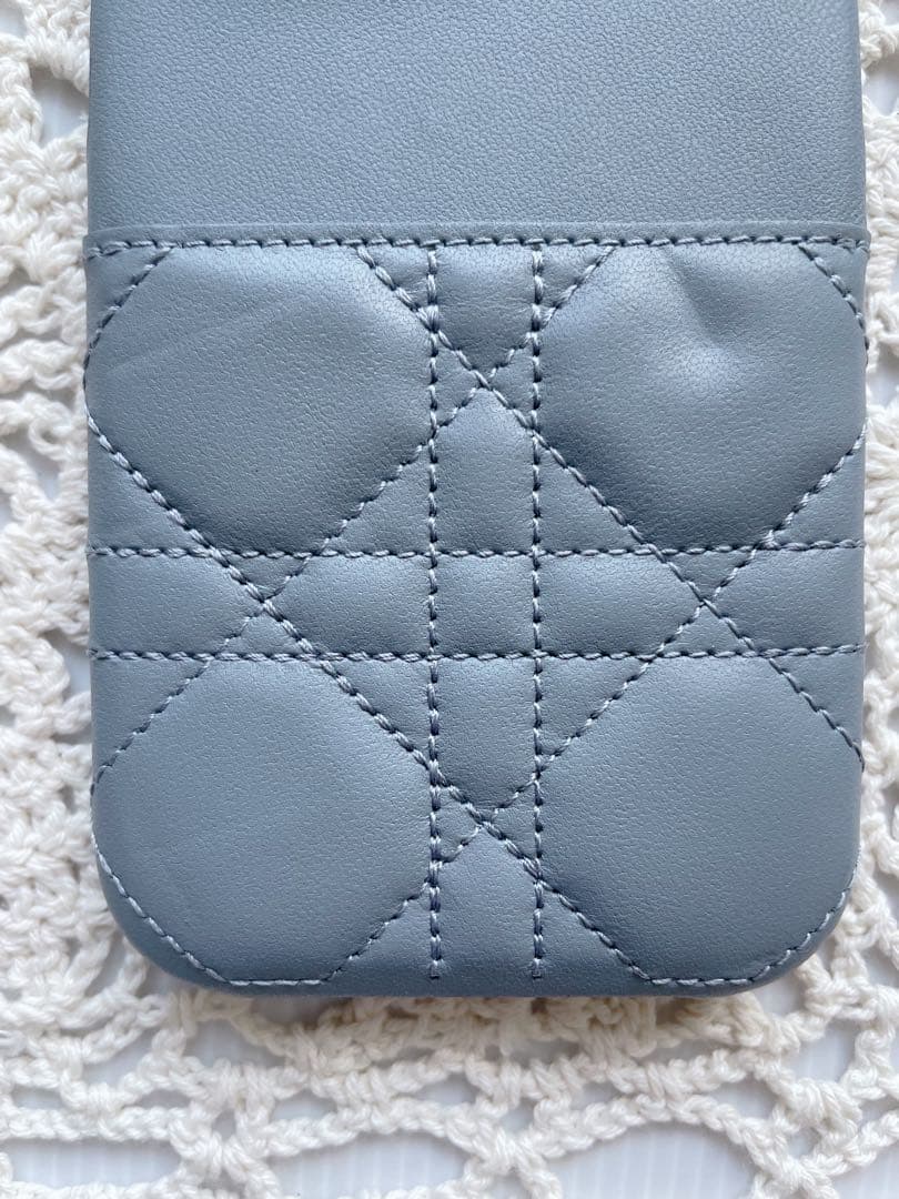 美品DIOR レディディオール　iPhone15 プロ　ケース　クラウドブルー