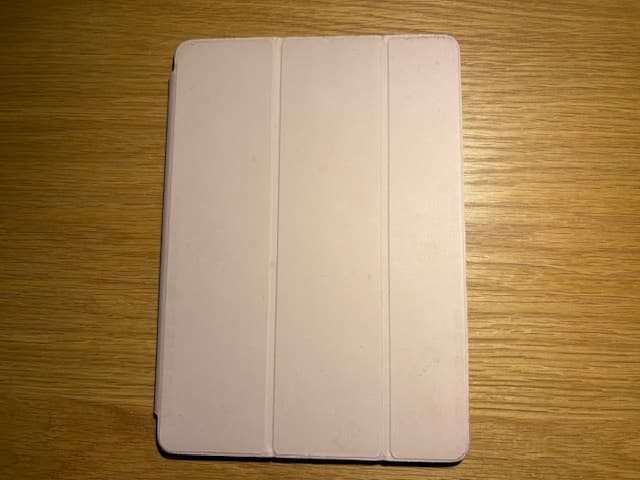 Apple iPad 第5世代 32GB Cellular カバーあり