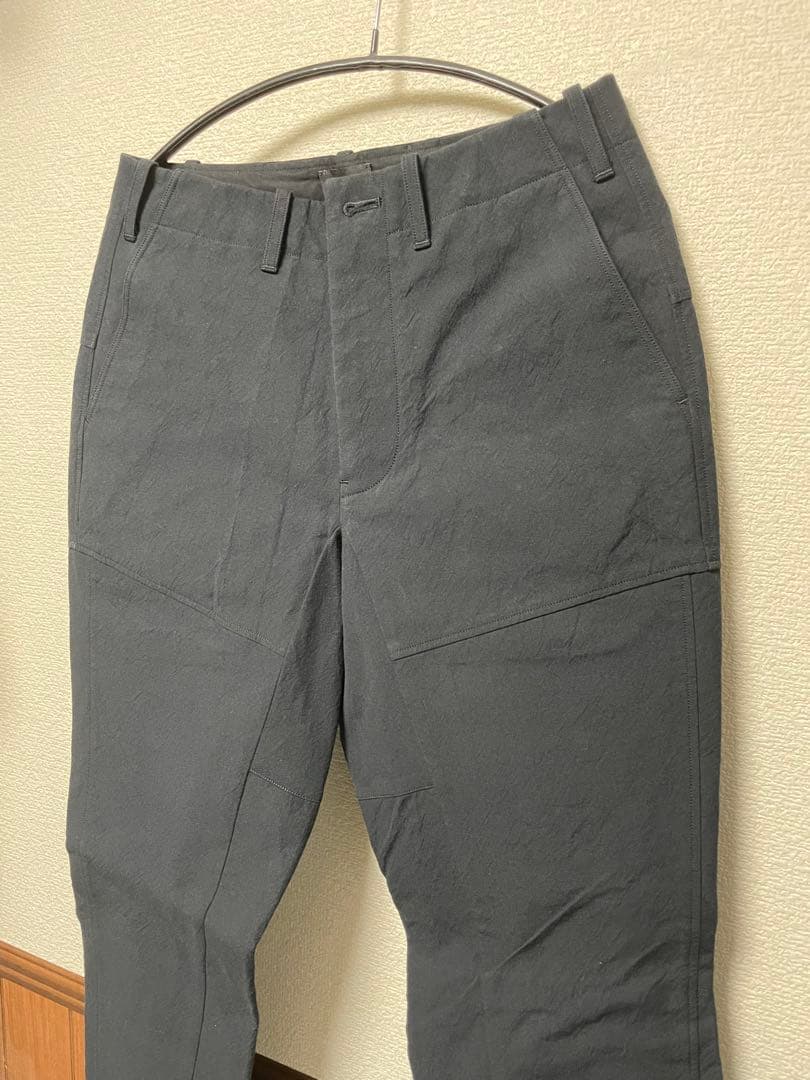 山内 超強撚⼆重織コットン・⽴体切替パンツ 黒2