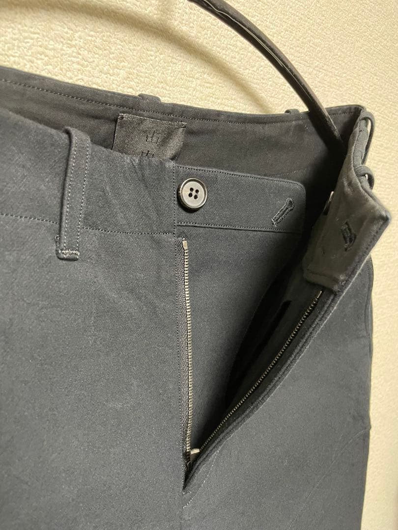 山内 超強撚⼆重織コットン・⽴体切替パンツ 黒2