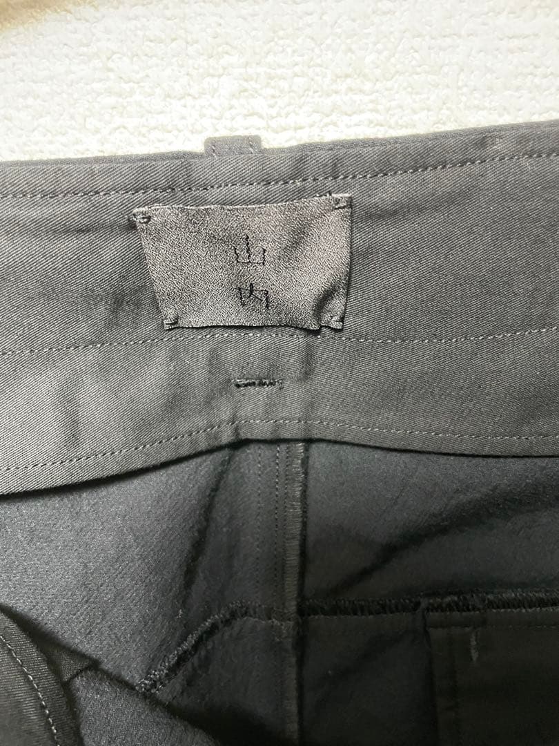 山内 超強撚⼆重織コットン・⽴体切替パンツ 黒2