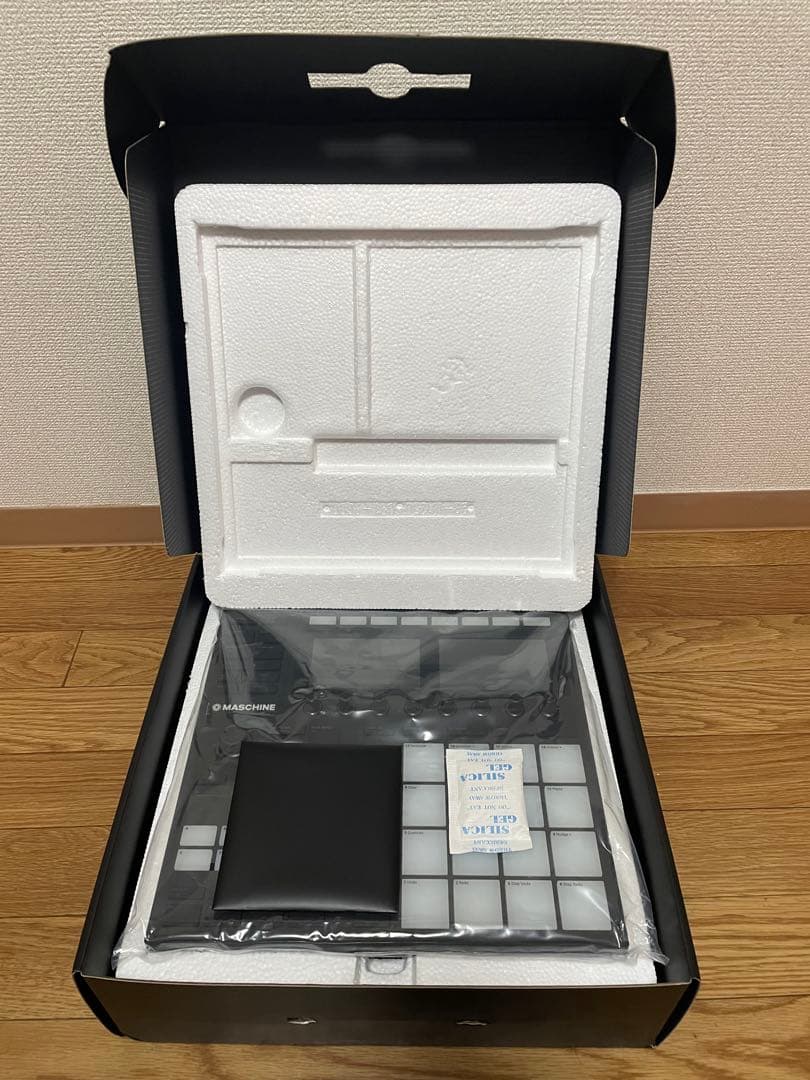 MASCHINE MK3 (ケース付)