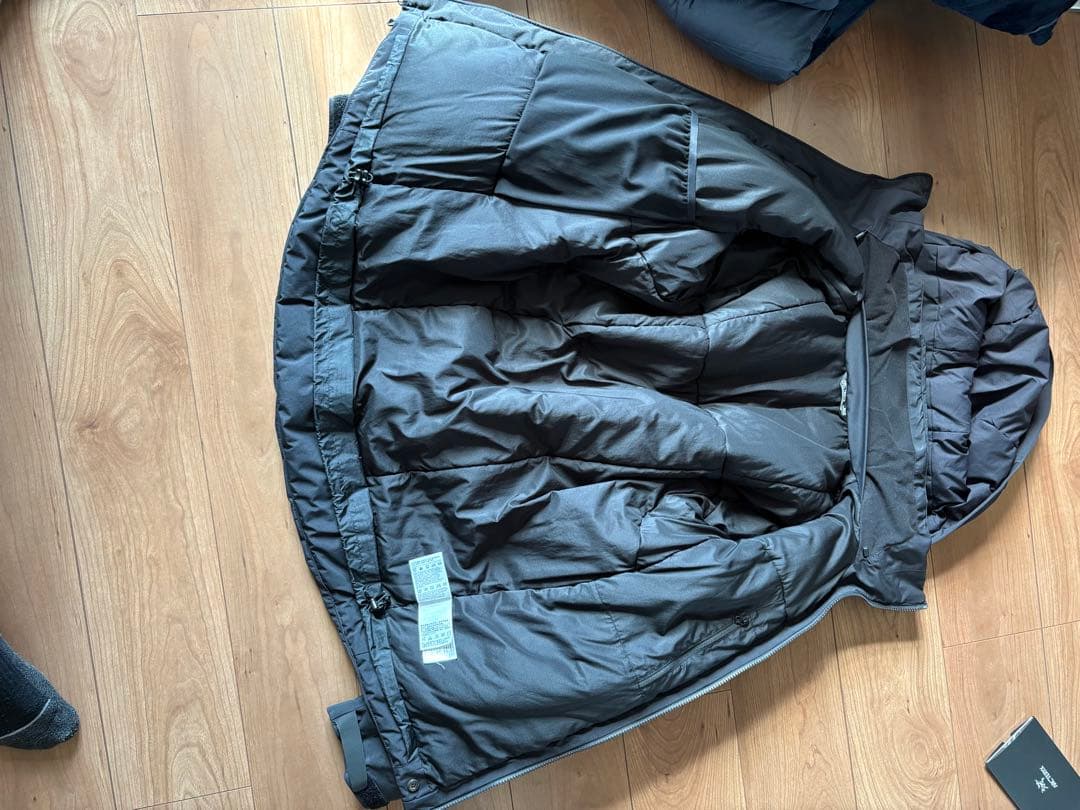 アークテリクス フィションsv ゴアテックスダウン　インサレーテドBLACK S