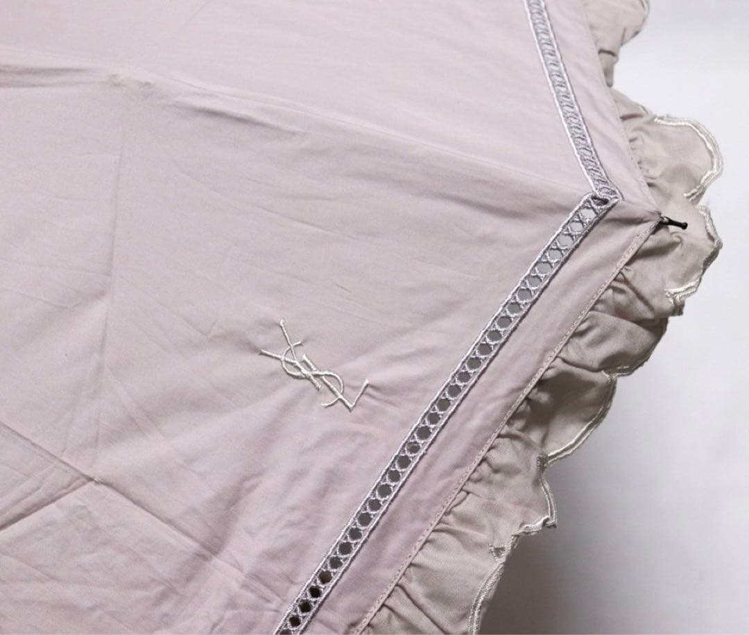 《イヴ・サンローラン》新品 遮光・遮熱機能 上品フリル刺繍 晴雨兼用折りたたみ傘