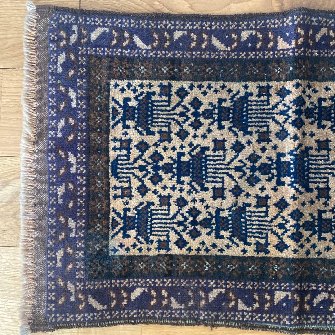 渋い色カラーのスモールラグ