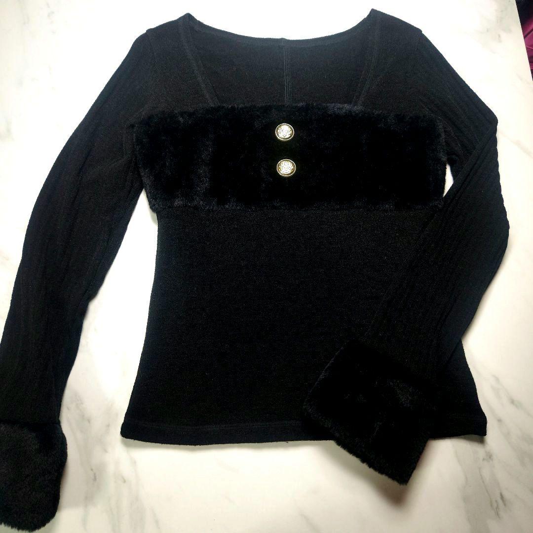 d.i.a.ファー付き黒長袖トップス