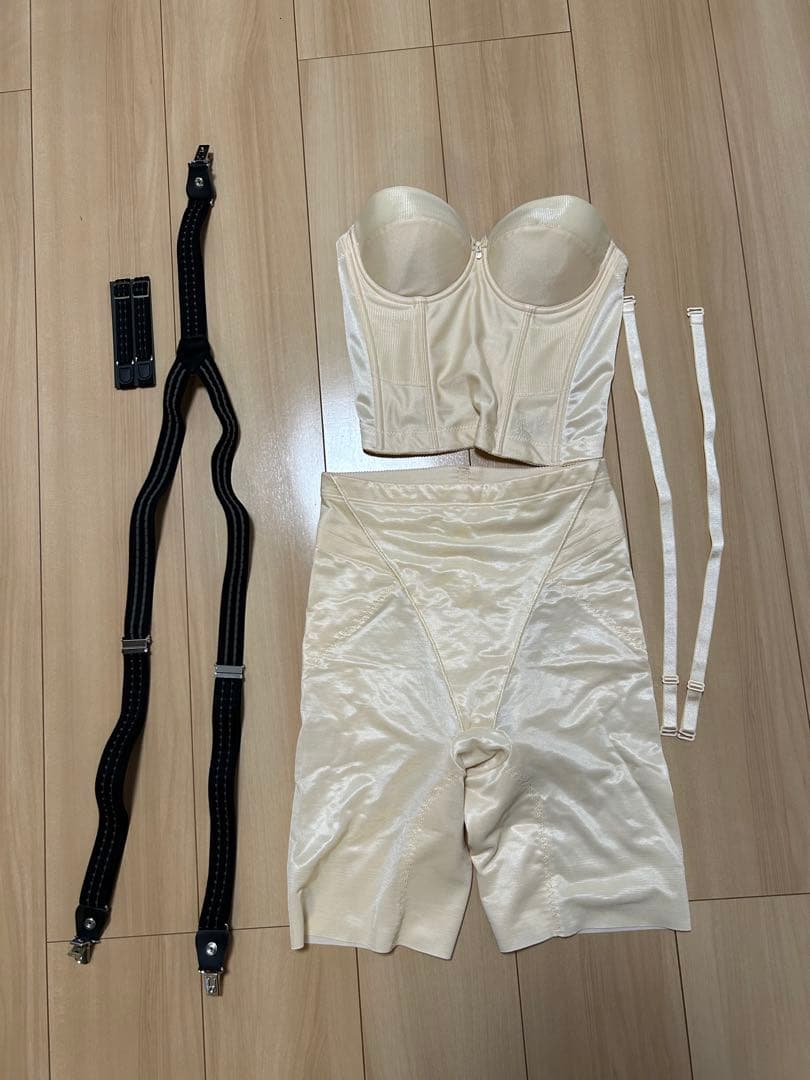 four sis&co.ブライダルインナー 新郎サスペンダー&アームバンド&靴下