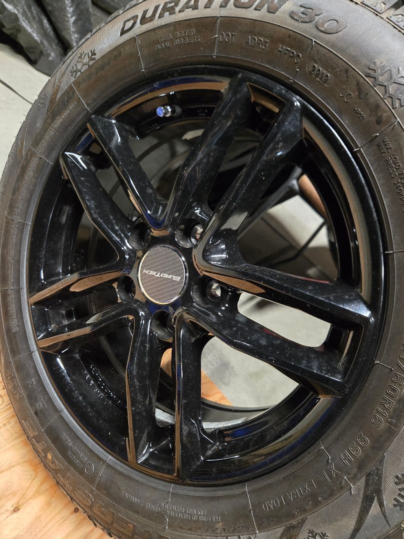 スタッドレスタイヤ　215/60 16インチ アルミホイール付き 発送1/7〜