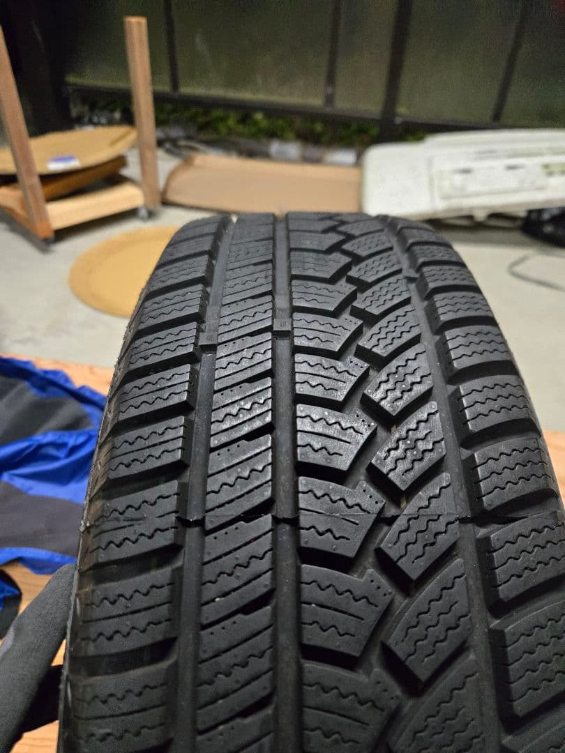 スタッドレスタイヤ　215/60 16インチ アルミホイール付き 発送1/7〜