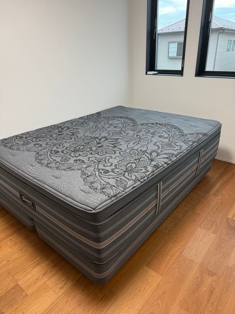 シモンズ LUXE アルティメイトピロートップ　クィーンサイズ ダブルクッション