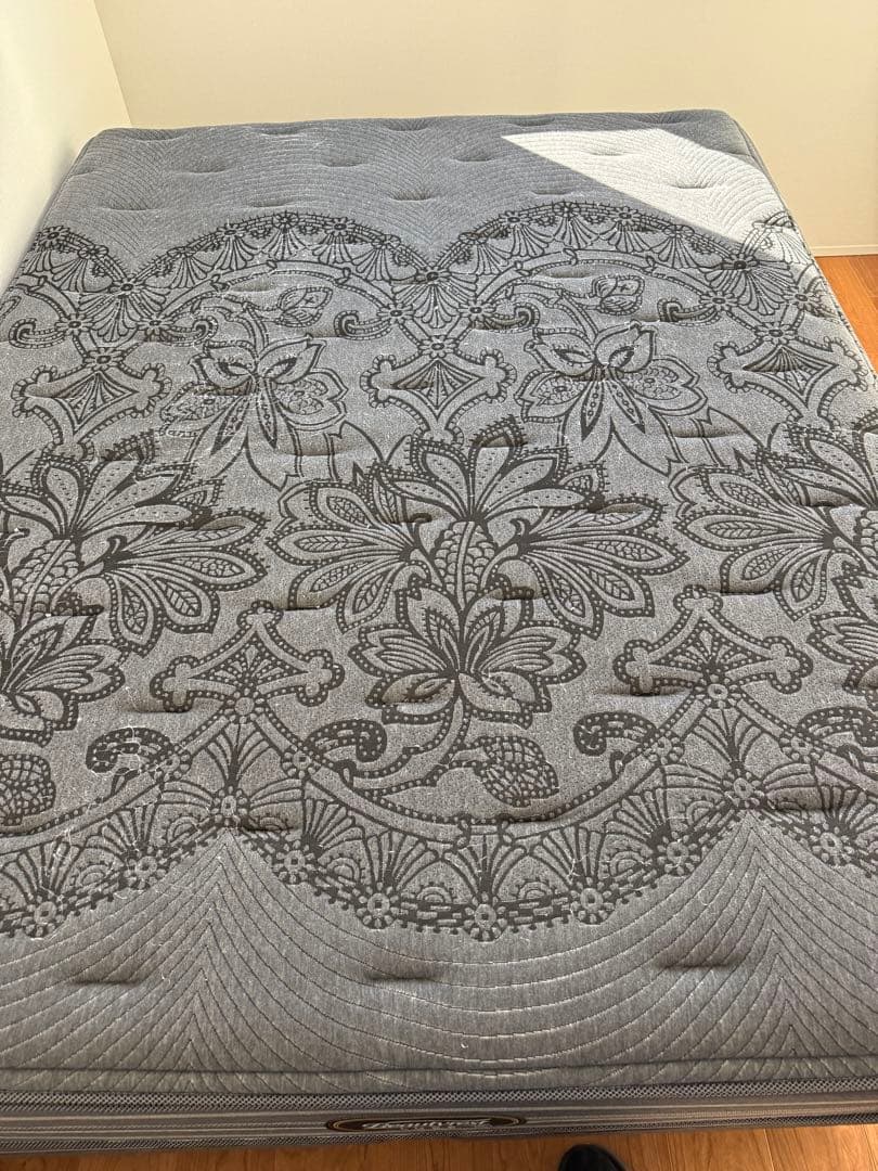 シモンズ LUXE アルティメイトピロートップ　クィーンサイズ ダブルクッション