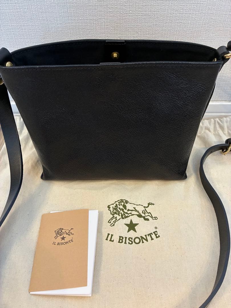 イルビゾンテ　クロスボディバッグ　ブラック　美品