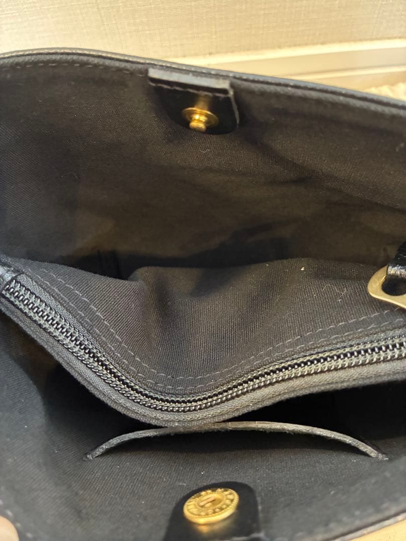 イルビゾンテ　クロスボディバッグ　ブラック　美品