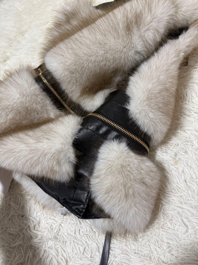 新品　タグ付き　ANDREA&Co. フェイクファーライダースベスト