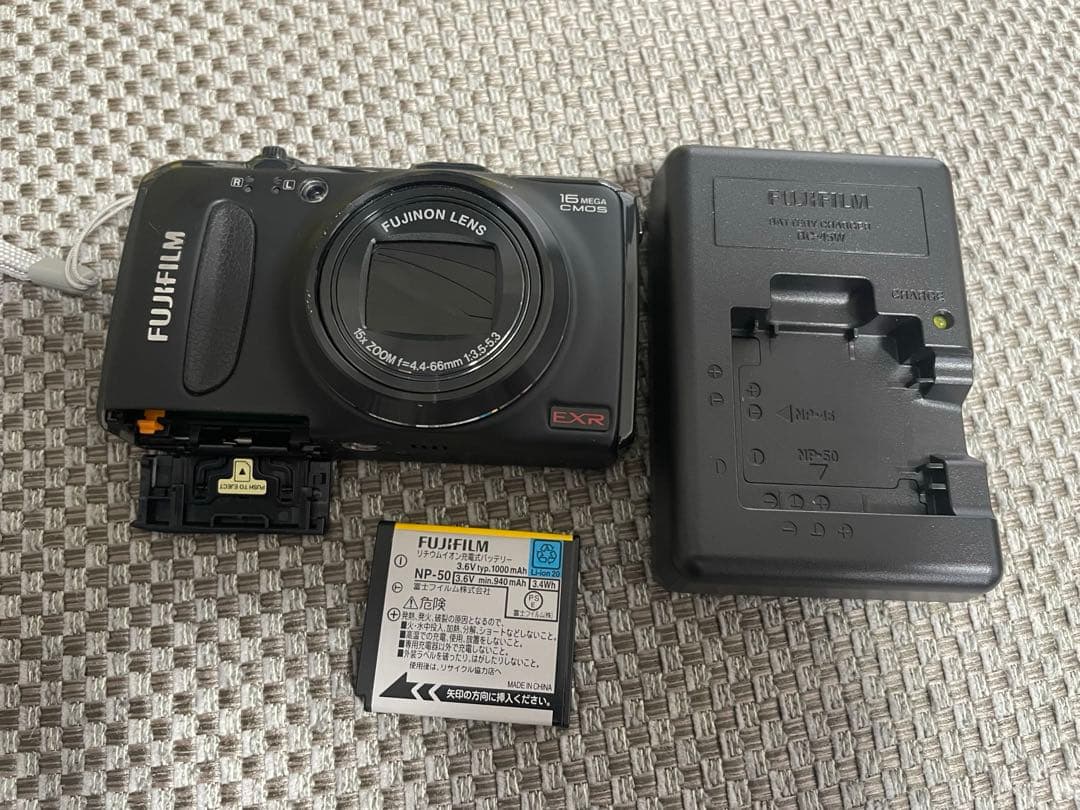 FUJIFILM FINEPIX F600EXR 本体