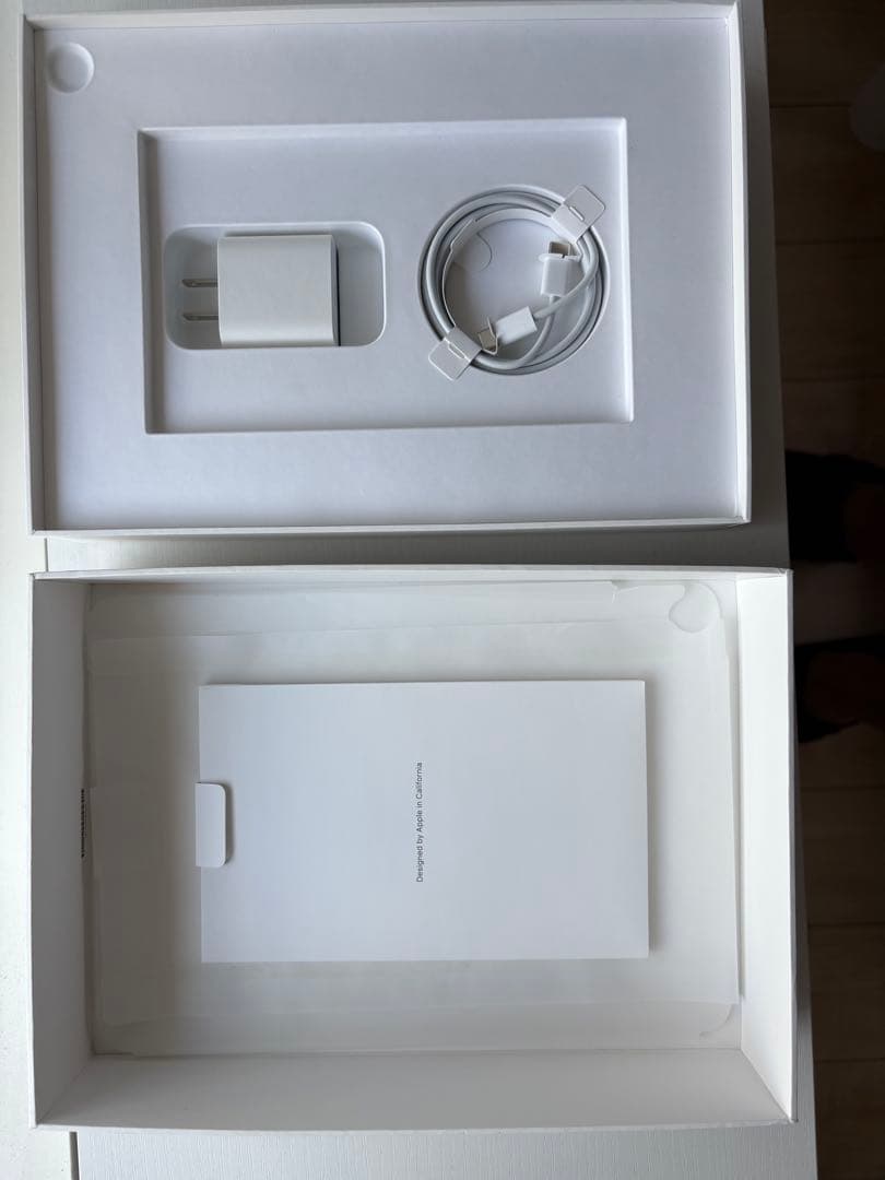 か*ん様 iPad Air Wi-Fi 64GB スターライト（第5世代）付属品