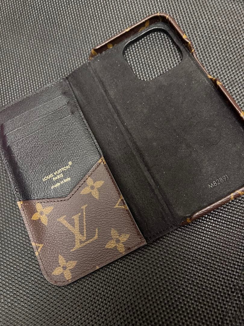Louis Vuitton モノグラム 手帳型ケース iPhone15Pro