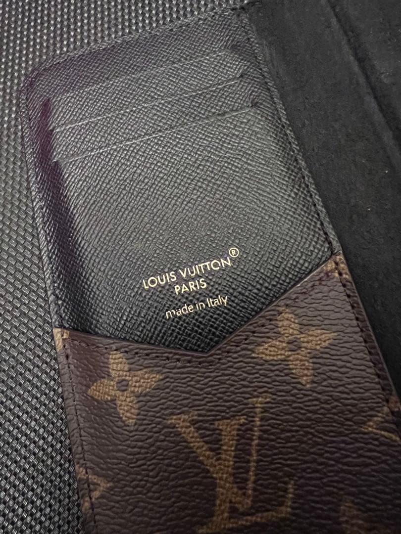 Louis Vuitton モノグラム 手帳型ケース iPhone15Pro