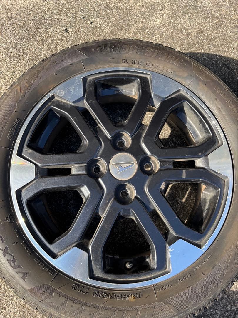 ダイハツ ウェイク スタッドレス4本 24年 ブリザック