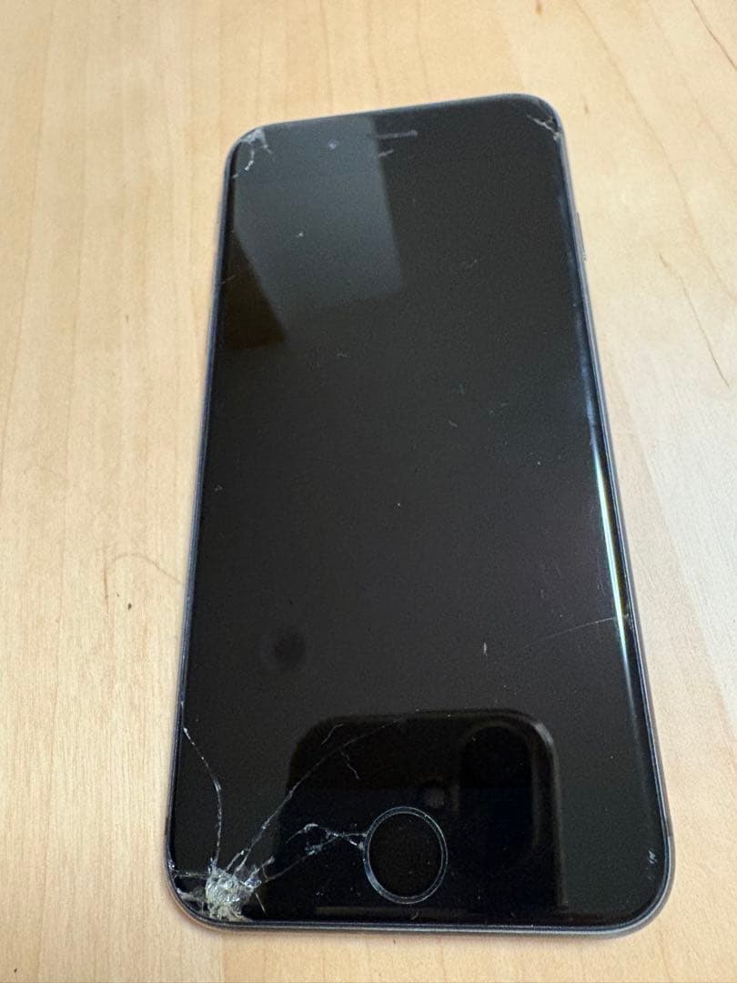 iPhone 8 ブラック 画面ひびあり