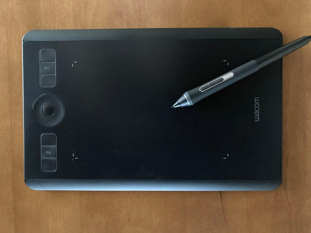 液タブ・ペンタブ Wacom Intuos Pro Small PTH460K0D