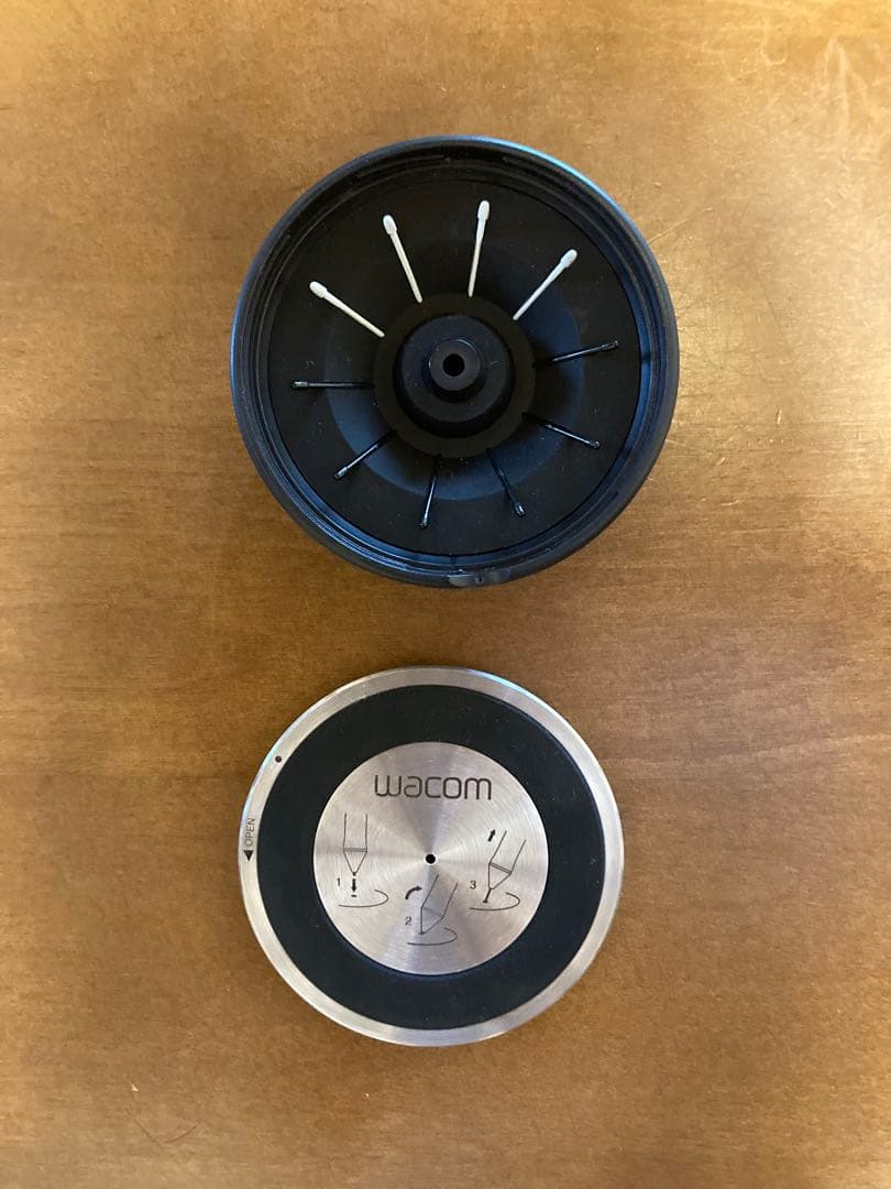 液タブ・ペンタブ Wacom Intuos Pro Small PTH460K0D