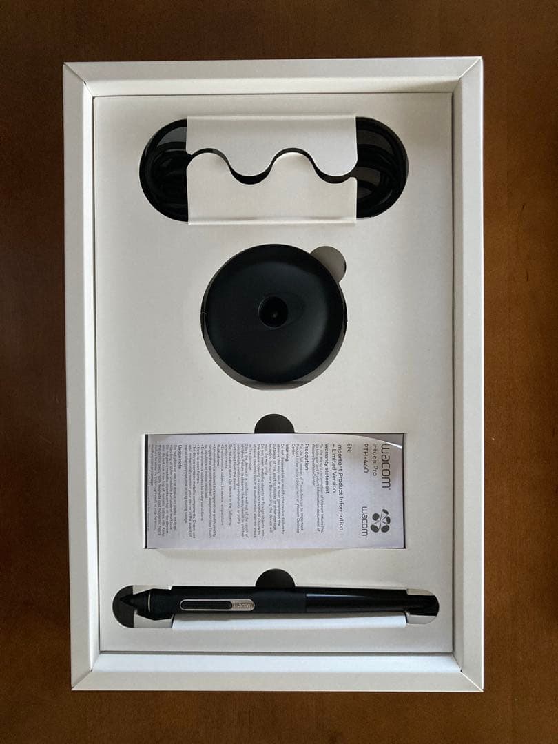 液タブ・ペンタブ Wacom Intuos Pro Small PTH460K0D