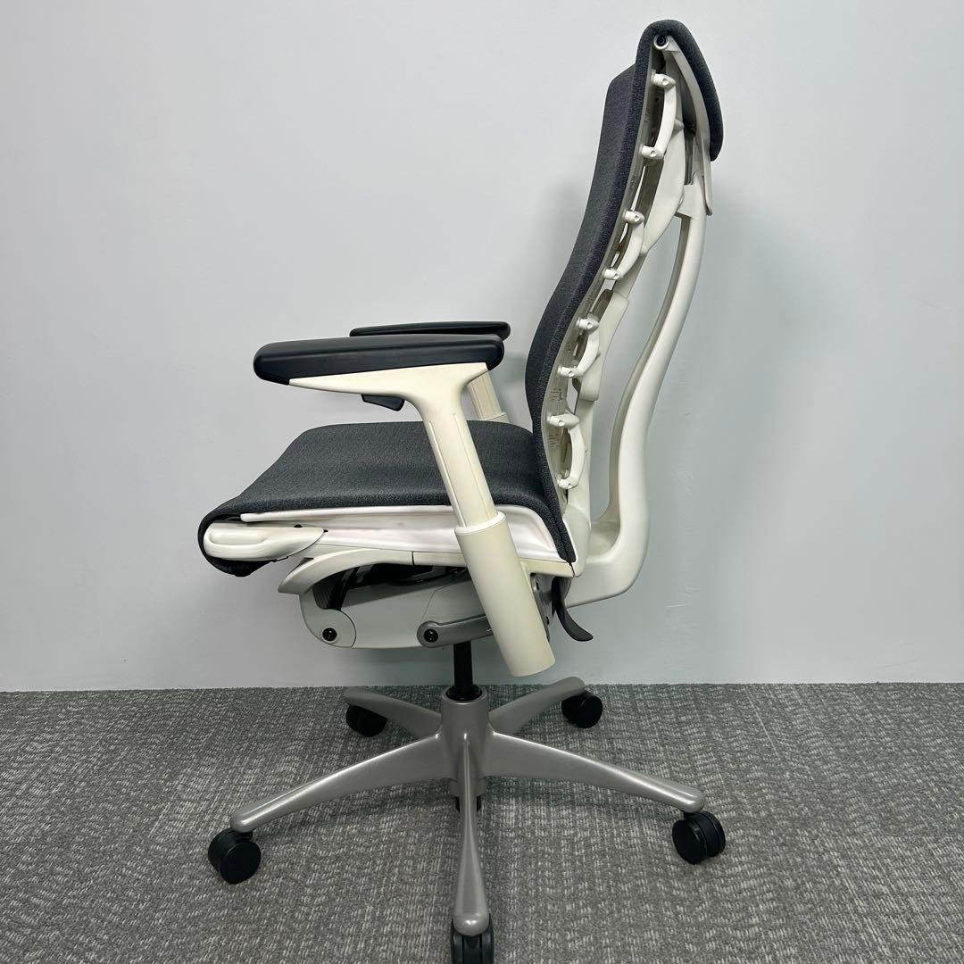 エンボディチェア 最高級 ハーマンミラー グレー　ホワイト Embody