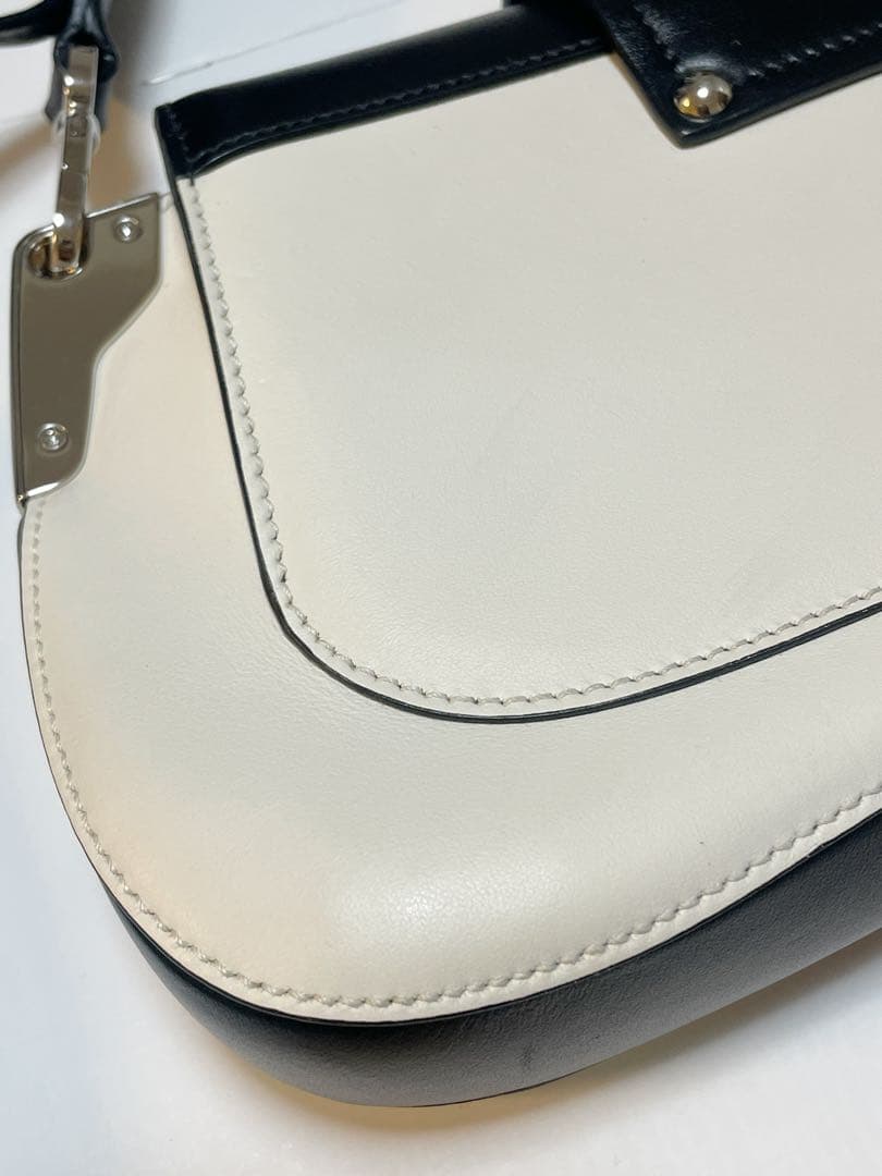 【希少】PRADA プラダ レザーバッグ ホワイト ブラック バイカラー